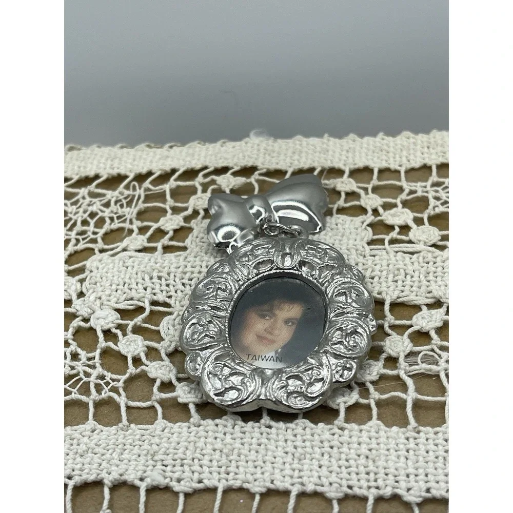 Vintage 1980's Picture Brooch & Frame In One‎
